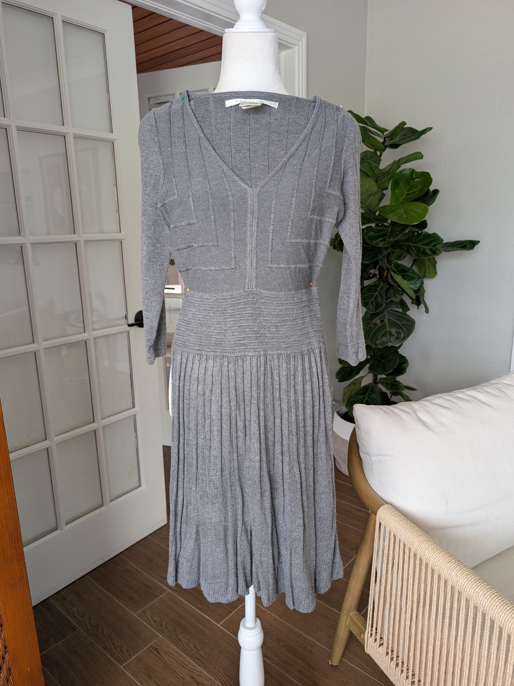 Max Studio Gray V-Neck Long Sleeve Pleated Knit Sweater Dress XS